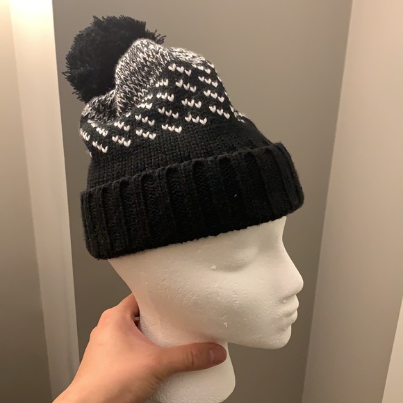 Black beanie with pom-pom - Picture 2 of 3